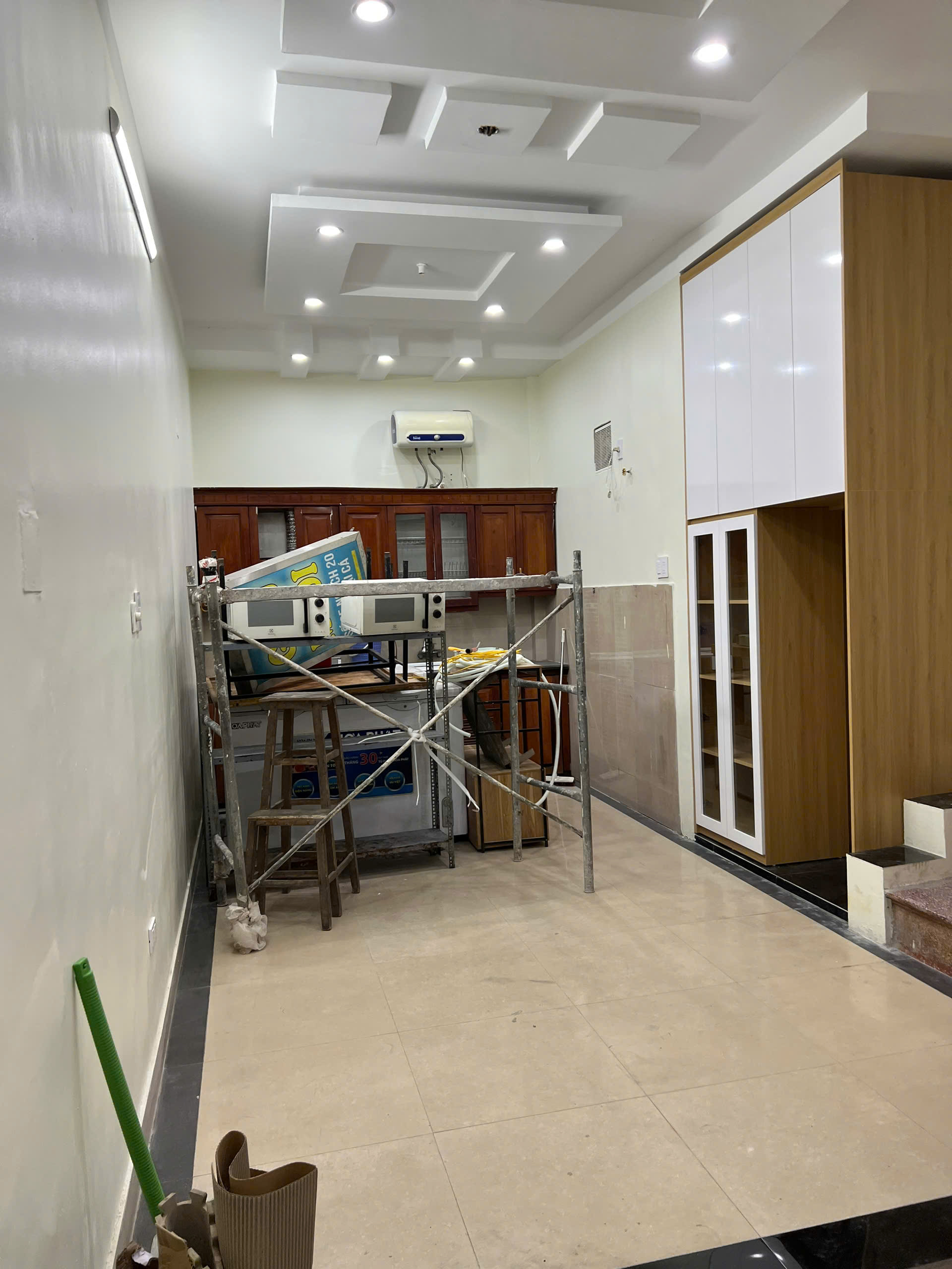 Cho thuê nhà ngõ Thịnh Quang, 5 tầng x 40m2, 3 ngủ khép kín, 15m ô tô, 14 triệu - Ảnh chính